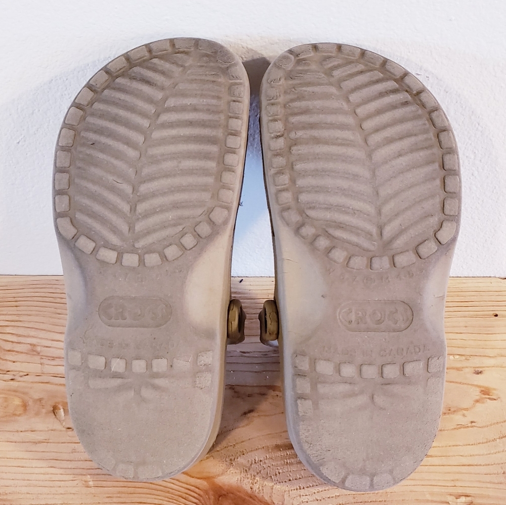 CROCS Clogs Tan Brown Size women's 6-7 men's 4-5 - Picture 5 of 9